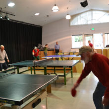 Dale Spoor lines up a shot.