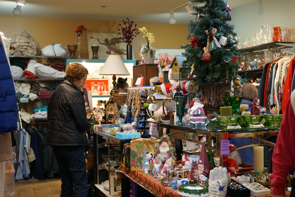 2017 Christmas Thrift Sale | Bainbridge Island Senior Center